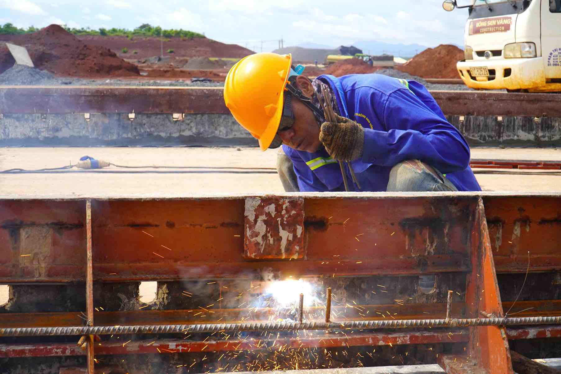 Construction of package 4.6 of Long Thanh airport runway. Photo: HAC