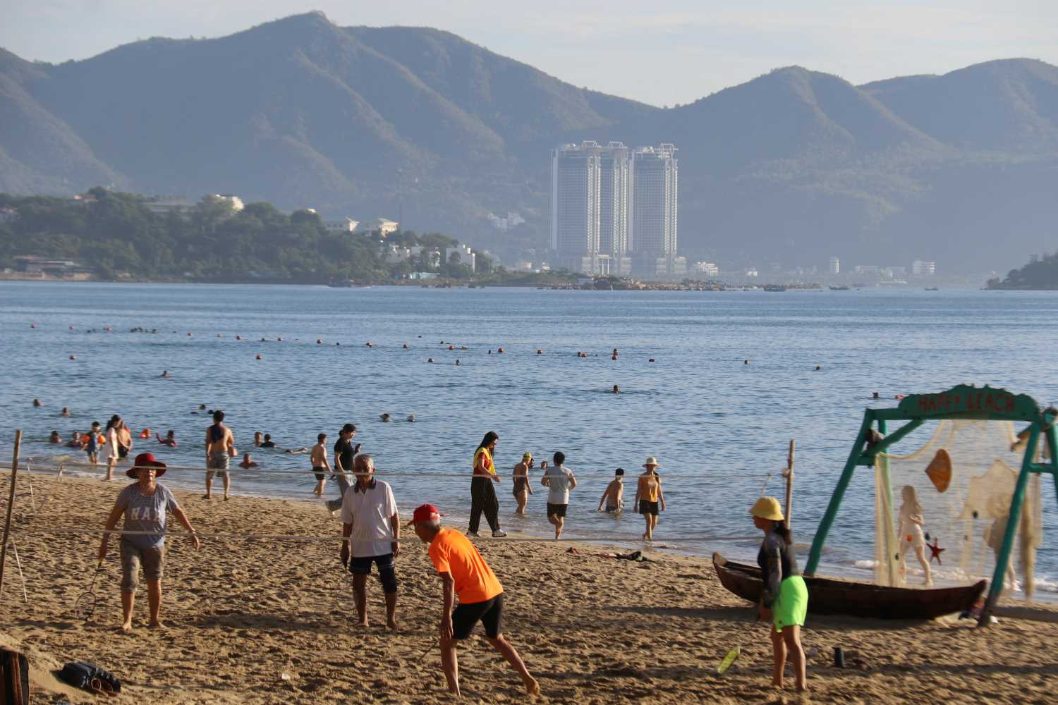 And like every day, the beach becomes a place for sports activities for locals and tourists when coming to Nha Trang.