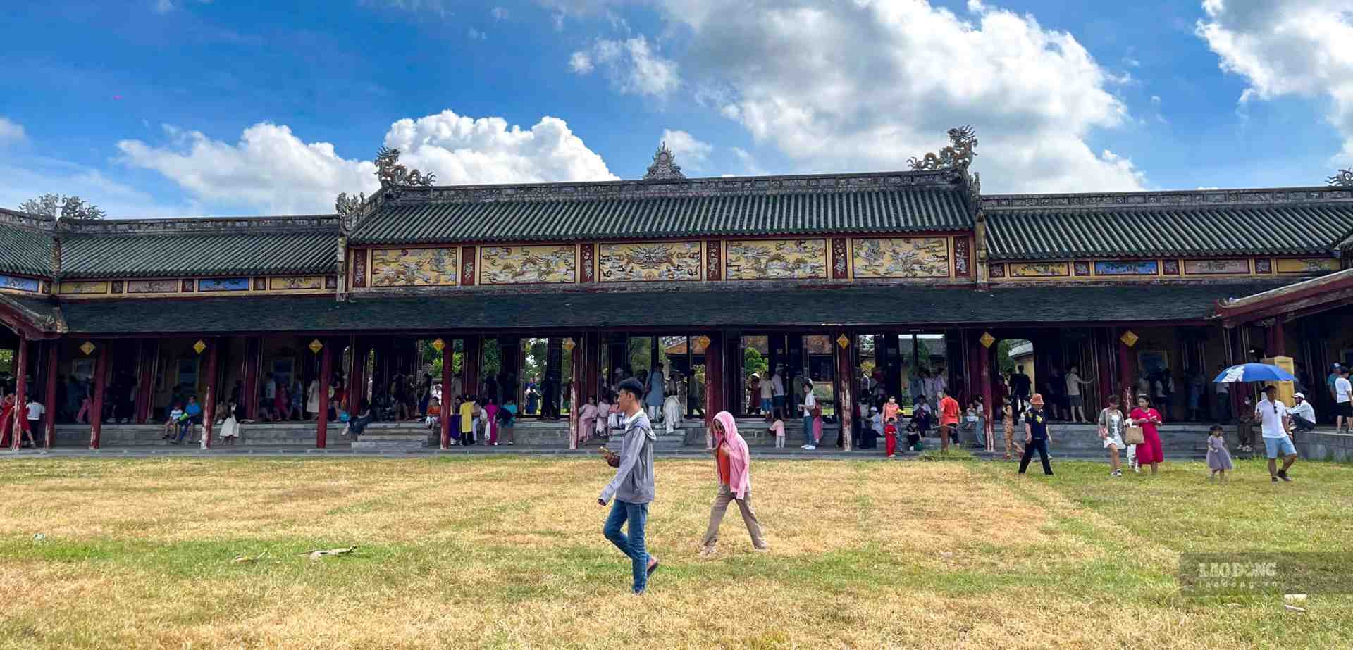 According to the Department of Tourism of Thua Thien Hue province, the tourism situation in Thua Thien Hue province during the National Day holiday of September 2, 2024 (from August 30 to September 3), the total number of tourists to Thua Thien Hue is forecast to reach 120,000 (an increase of 22.4% compared to the same holiday of September 2, 2023); revenue from tourism services is estimated at 132 billion VND.