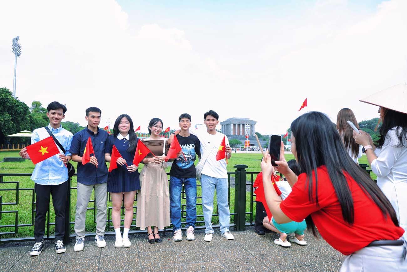 In front of President Ho Chi Minh's Mausoleum, many people came to check-in to keep memories.