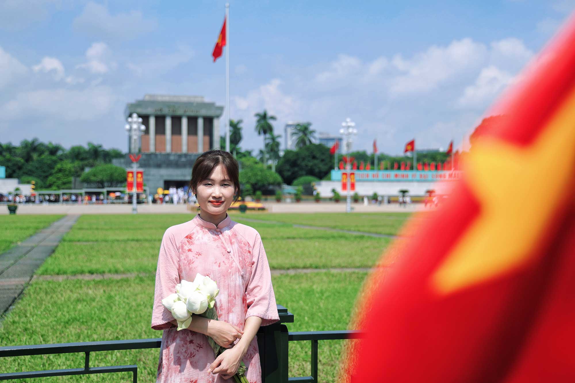 On the occasion of National Day this year, you ... went from ... to Hanoi to visit President Ho Chi Minh's Mausoleum and take pictures with the National Flag in response to the Great National Day.