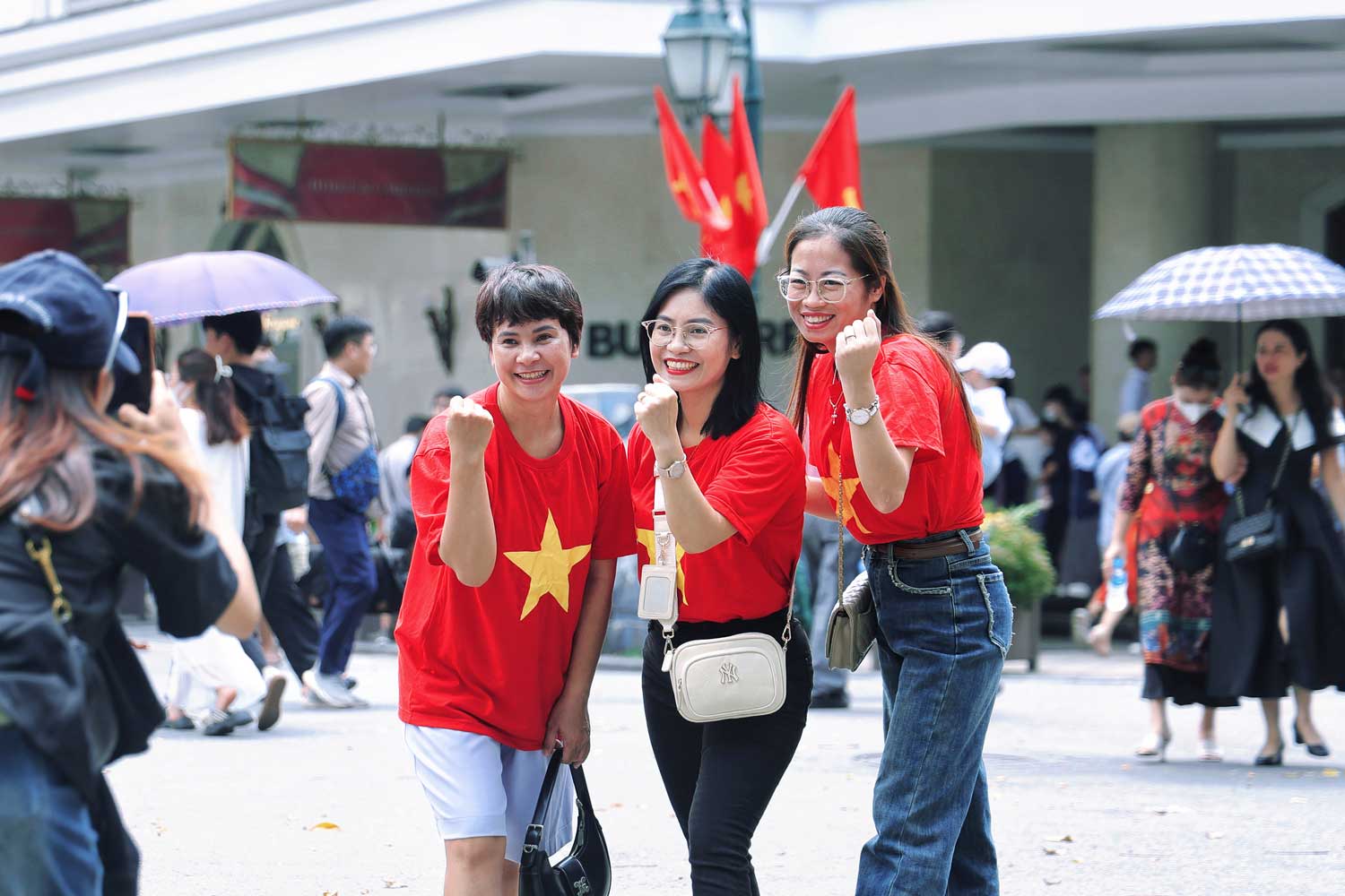 Many people also show their patriotism and celebrate the country's important holidays through special costumes.