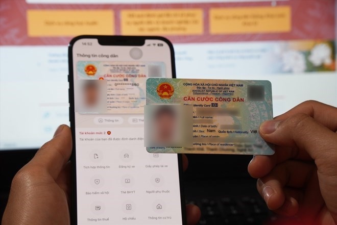 Thẻ Căn cước công dân phải đi đổi khi công dân đủ 25 tuổi, đủ 40 tuổi và đủ 60 tuổi. Ảnh: Hữu Chánh 
