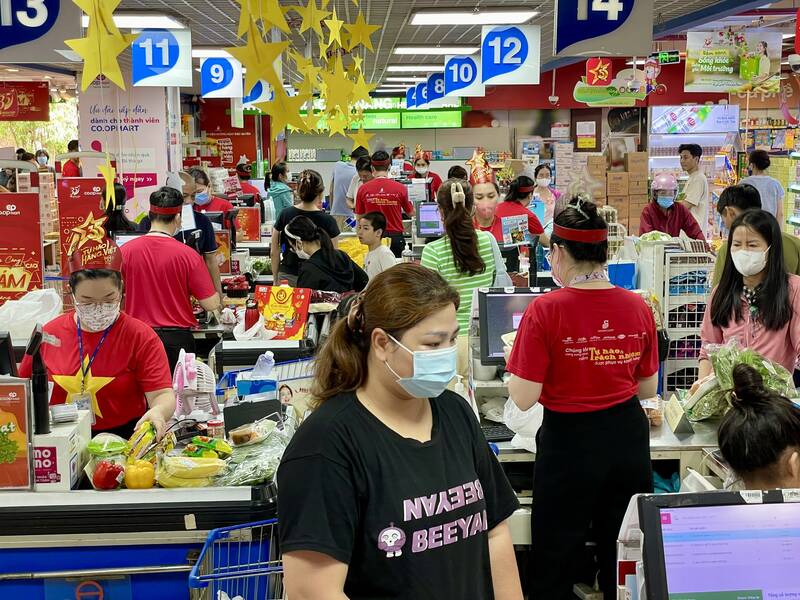 Các siêu thị trên địa bàn TPHCM triển khai nhiều chương trình khuyến mãi dịp lễ 2.9.