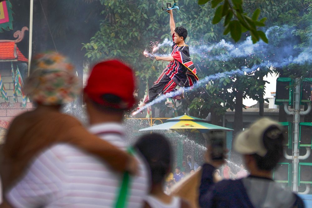 The special performances from the Son Tinh Thuy Tinh drama always attract a large number of tourists.