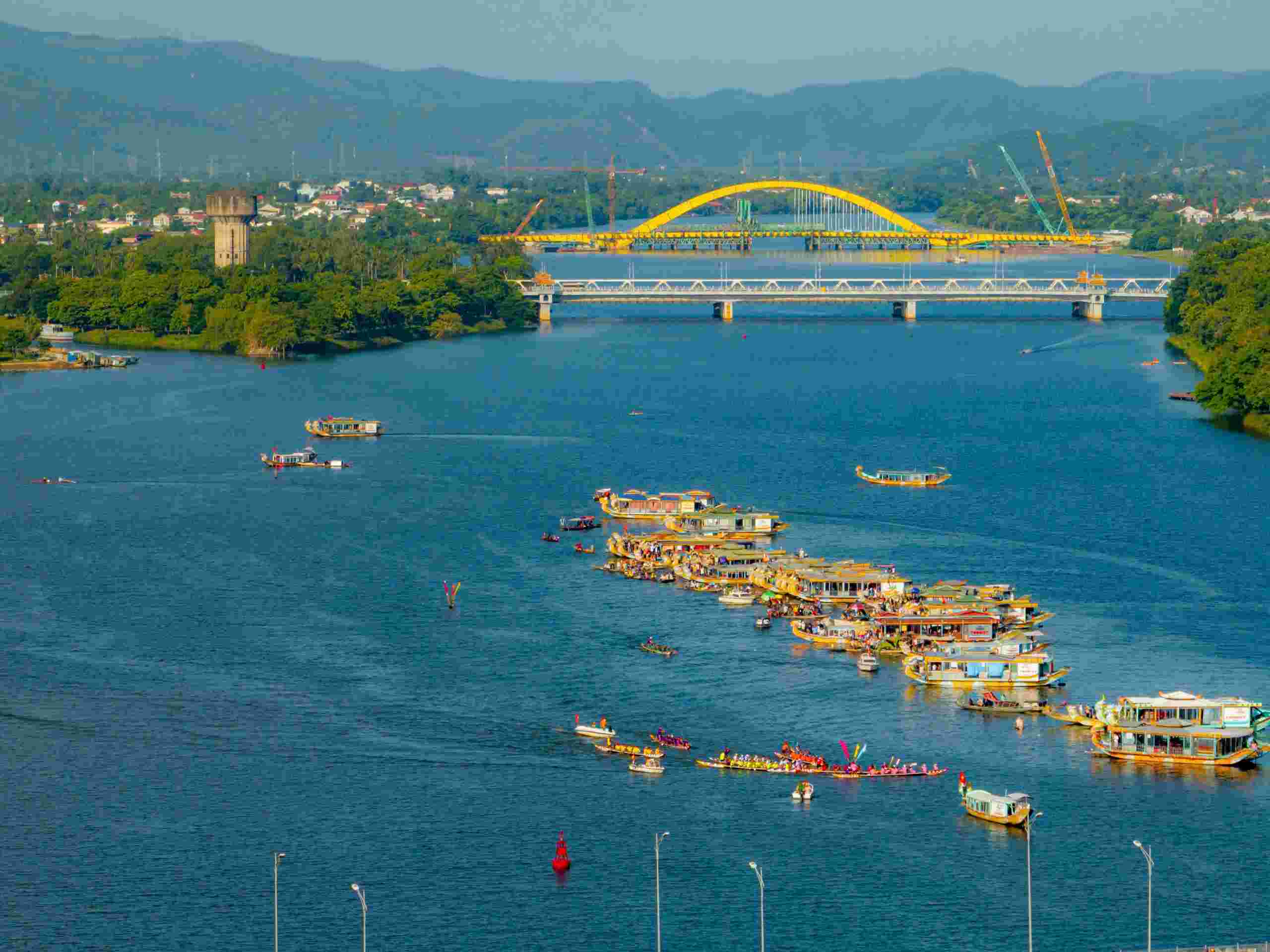 Panoramic view of the 35th traditional boat racing tournament in Thua Thien Hue province.