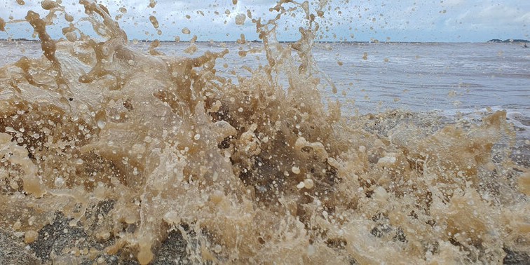 It has been raining continuously in Ca Mau province for many days now, which has somewhat affected visitors and tourists. Photo: Nhat Ho