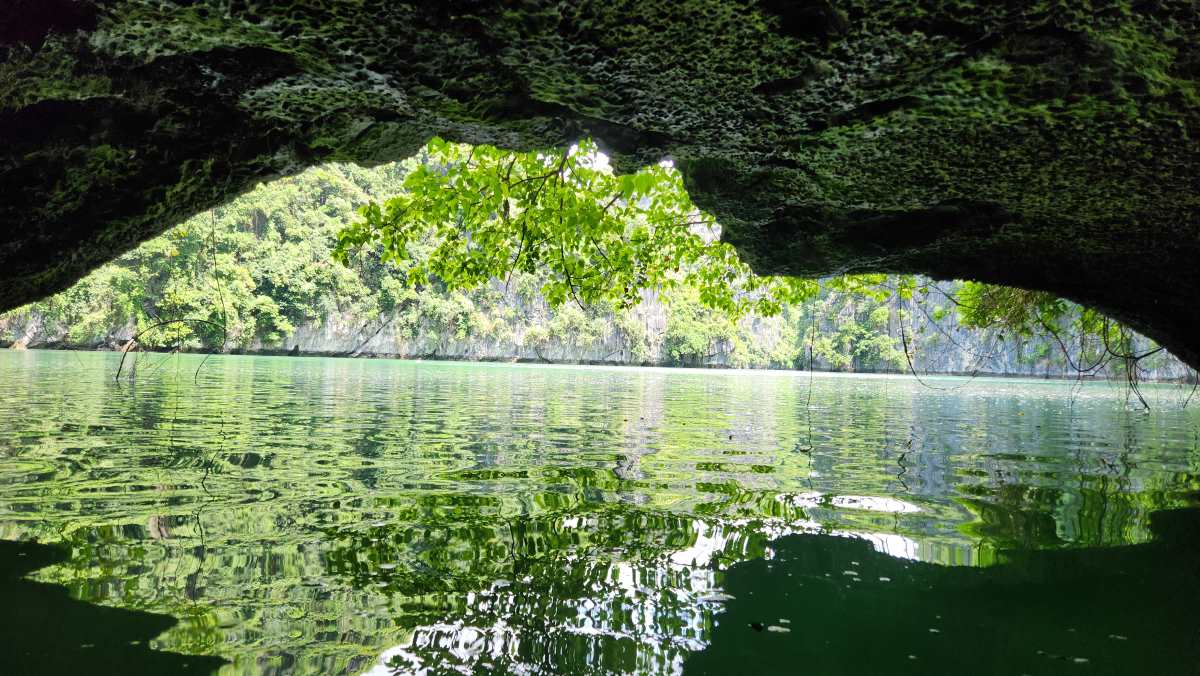 The entrance to a saltwater lake in Ha Long Bay. Photo: Ha Long Bay Management Board.