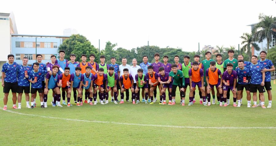 Lãnh đạo VFF gặp mặt U20 Việt Nam. Ảnh: VFF