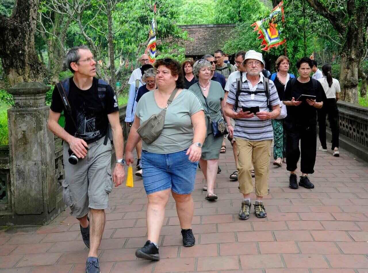 Foreign tourists visit the Hoa Lu Ancient Capital Relic Site (Truong Yen Commune, Hoa Lu District, Ninh Binh) on the morning of September 2. Photo: Nguyen Truong