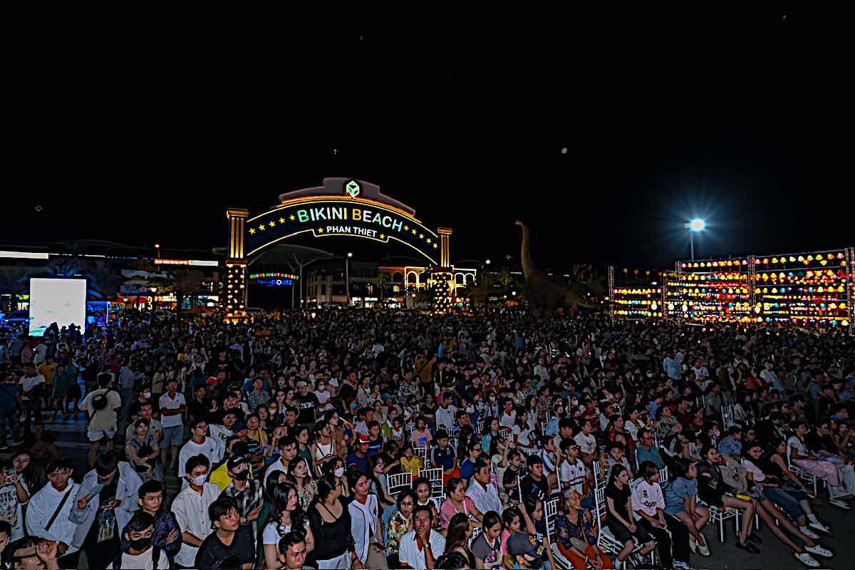 Exciting on stage and in the audience. Photo: Pham Duy