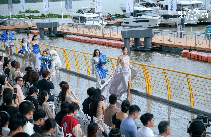 Người mẫu trình diễn tại Vietnam International Sea Fashion Festival. Ảnh: NSX