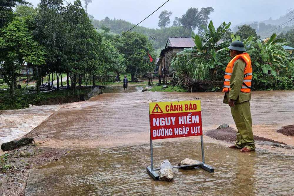 Flooded underground, Quang Binh warns people not to move
