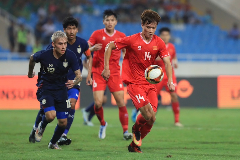 Tuyển Việt Nam tụt 1 bậc trên bảng xếp hạng thế giới. Ảnh: Minh Dân