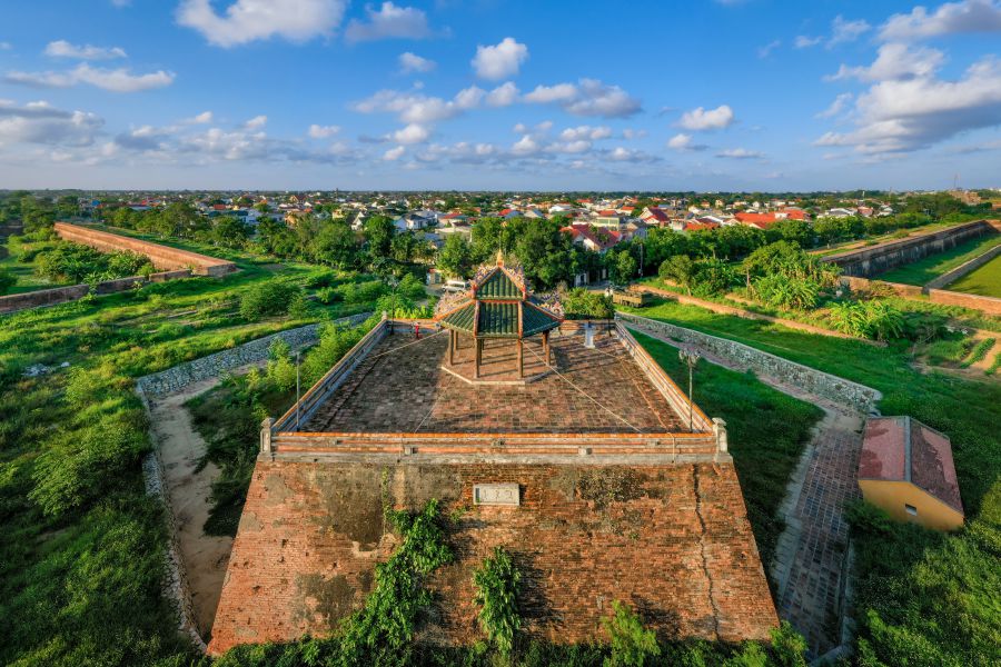 Quan Tượng Đài trên góc Tây Nam Kinh thành Huế. Ảnh: Nguyễn Trần Anh Phong
