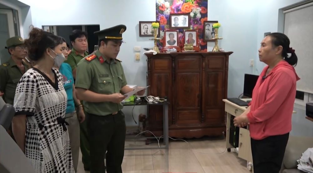 Nguyễn Thị Hường bị Công an TPHCM bắt giữ.