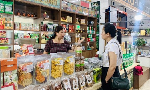 Hội chợ Làng nghề góp phần tăng trưởng kinh tế địa phương. Ảnh: Phương Anh