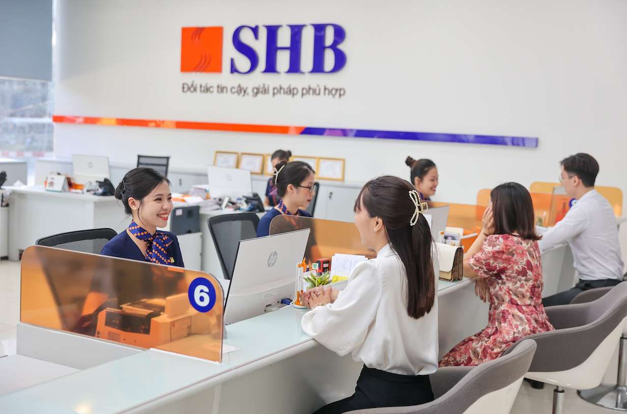 SHB giảm 50% tiền lãi cho khách hàng bị ảnh hưởng bão lũ, cấp khoản vay mới lãi suất 4,5%/năm. Ảnh: SHB