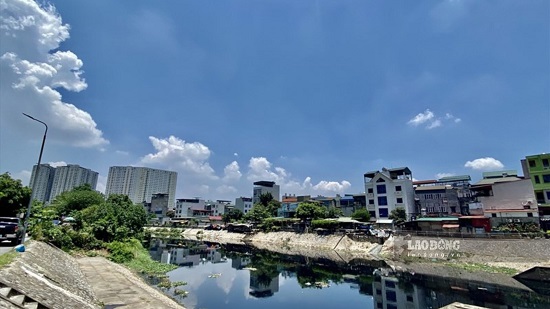 Hà Nội cấm xe tải trọng lớn đi trên hệ thống thủy lợi sông Nhuệ. Ảnh: Hữu Chánh