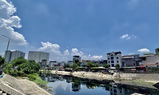 Hà Nội cấm xe tải trọng lớn đi trên hệ thống thủy lợi sông Nhuệ. Ảnh: Hữu Chánh