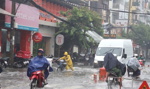 Mưa lớn kèm triều cường khả năng gây ngập nhiều khu vực ở TPHCM. Ảnh: Anh Tú