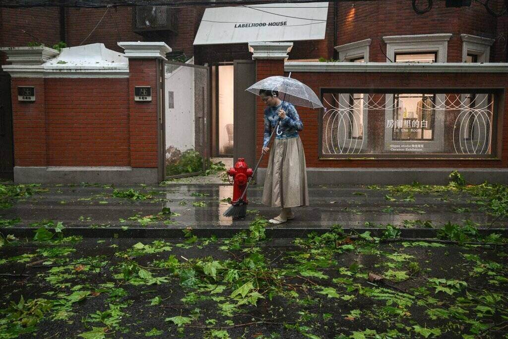 Shanghai (China) has been hit by two consecutive storms in the past few days. Photo: AFP