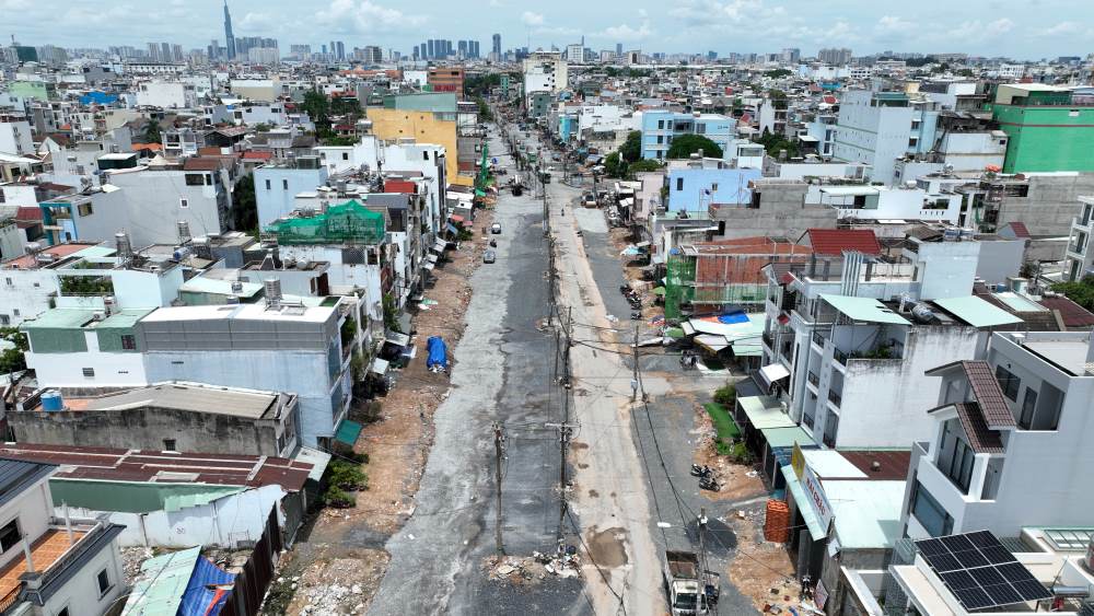 Đường Dương Quảng Hàm (quận Gò Vấp) được mở rộng lên 6 làn xe.  Ảnh: Anh Tú