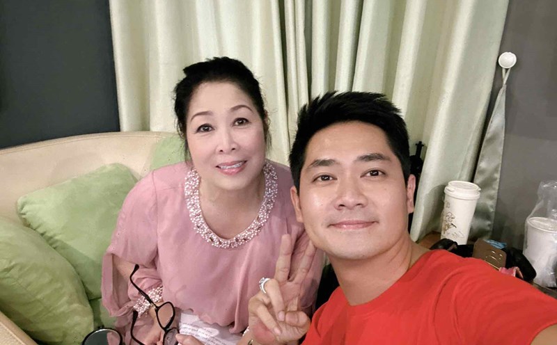 People's Artist Hong Van and Minh Luan (right). Photo: NVCC