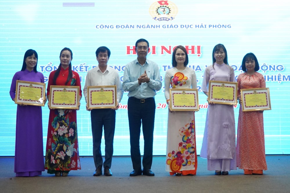 Nhiều tập thể, cá nhân có thành tích xuất sắc công tác công đoàn ngành Giáo dục Hải Phòng năm học 2023-2024 được biểu dương. Ảnh: Mai Dung