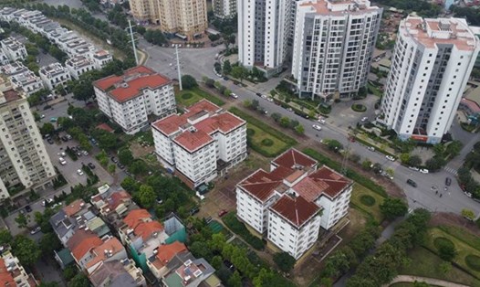 Ba tòa nhà tái định cư N3, N4, N5 nằm trên đất vàng trong Khu đô thị Sài Đồng (Hà Nội). Ảnh: Cao Nguyên.