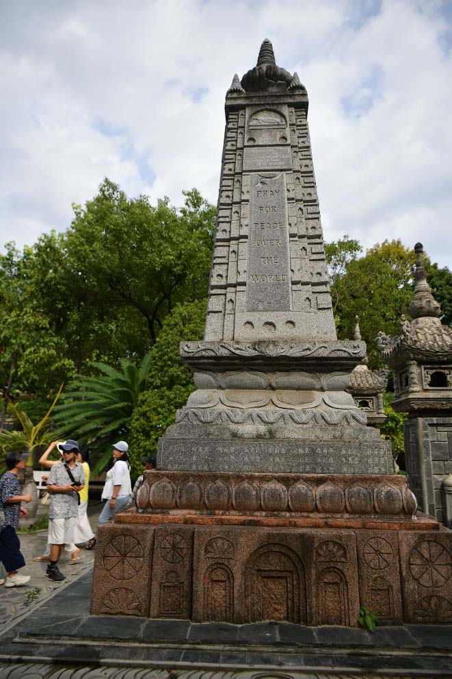 Thap cau nguyen cho hoa binh. 