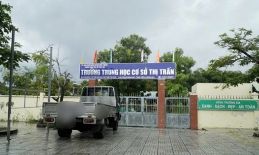Vụ việc hiệu trưởng Trường Trung học cơ sở Thị Trấn (huyện Vĩnh Thuận, Kiên Giang) tự chuyển trường gây xôn xao dư luận. Ảnh: Nguyên Anh