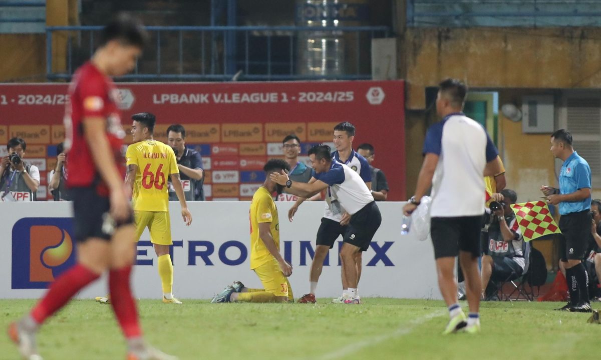 Phut 59, Luiz Antonio kien tao de Yago Ramos bang xuong doi mat voi thu mon Nguyen Filip roi dut diem chinh xac, mo ti so cho Thanh Hoa.