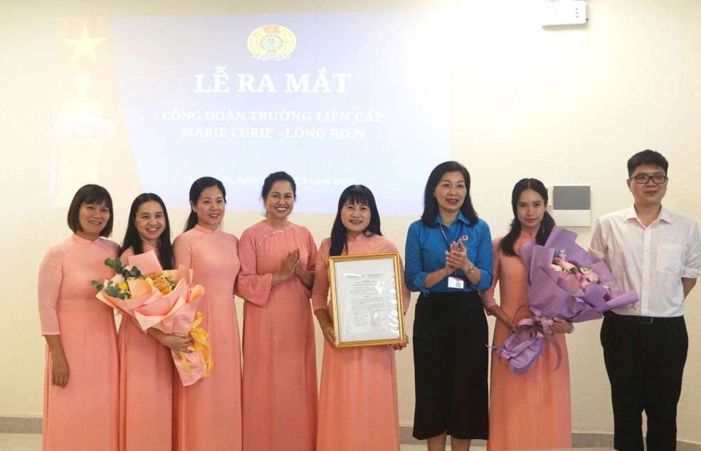 Lễ ra mắt Công đoàn Trường liên cấp Marie Curie Long Biên - Công đoàn cơ sở thứ 376 của LĐLĐ quận Long Biên. Ảnh: CĐCS