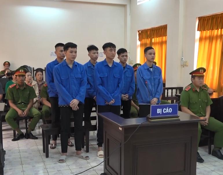 Nhóm thanh thiếu niên lĩnh án tù chỉ vì mâu thuẫn trên mạng xã hội. Ảnh: Văn Vũ