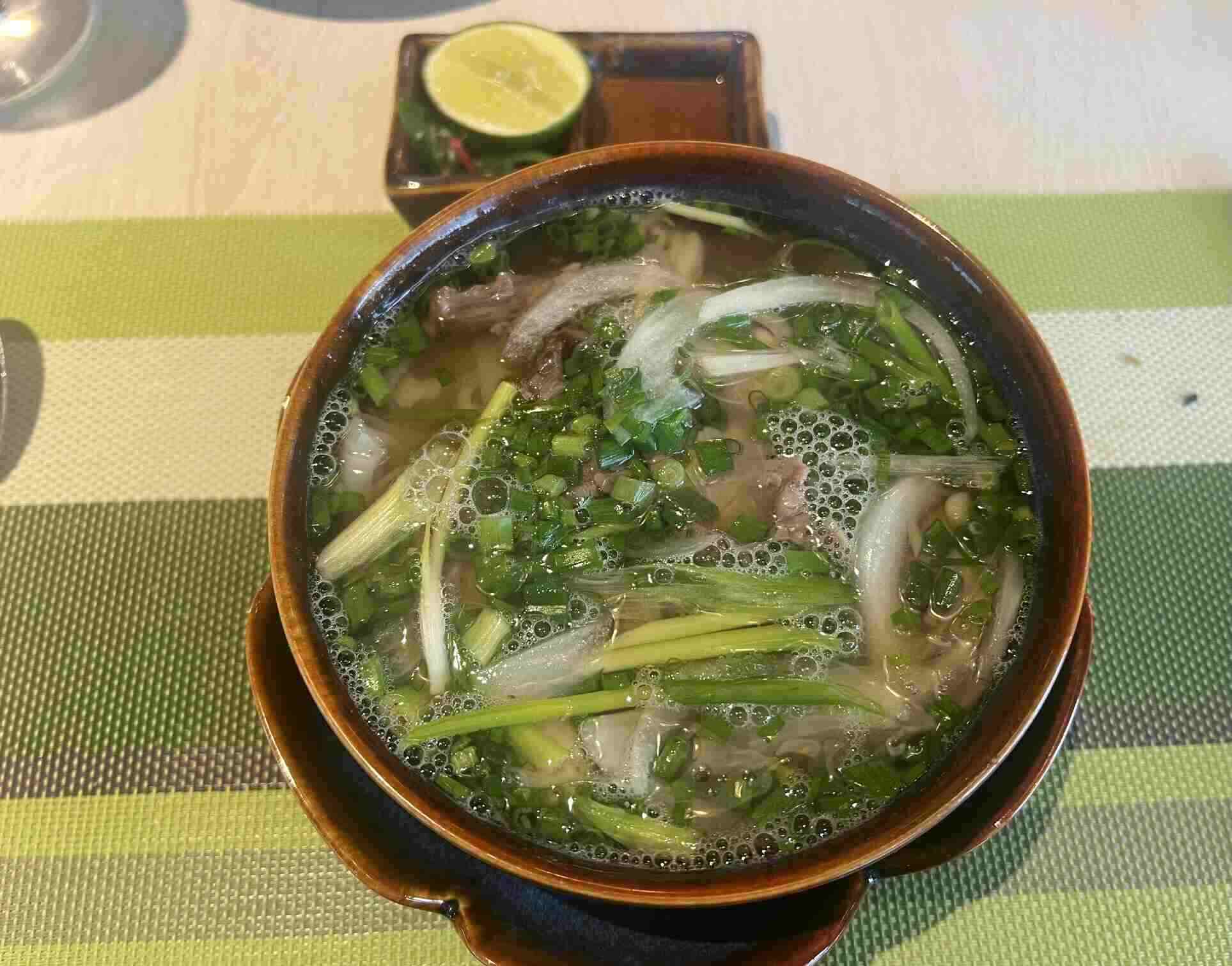 Phở là một trong những món không phù hợp cho bữa sáng nếu muốn giảm cân. Ảnh: Kiều Vũ