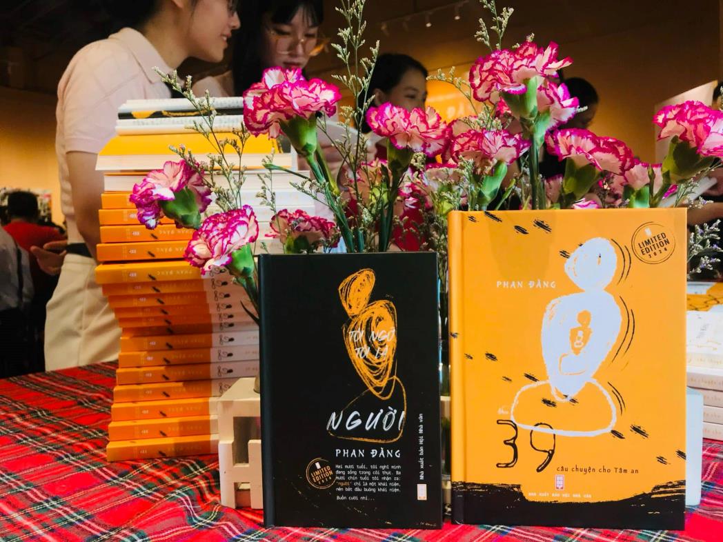 Bộ ấn phẩm mới ra mắt của tác giả Phan Đăng. Ảnh: NXB Hội nhà văn