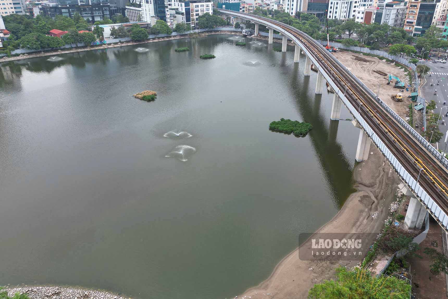 Ho Dong Da (thuoc quan Dong Da, TP Ha Noi) hien dang duoc cai tao dong bo ha tang ky thuat, canh quan do thi voi tong muc dau tu cua du an tren 297 ti dong.