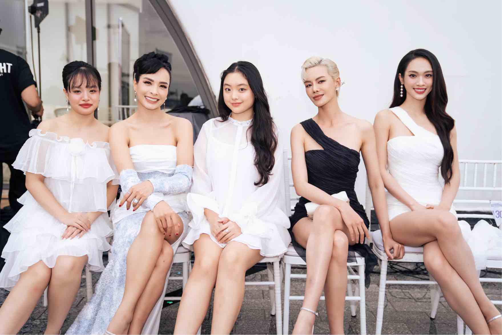 Dàn khách mời show Vietnam International Sea Fashion Festival. Ảnh: BTC