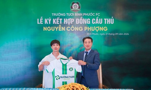 Tiền đạo Công Phượng khoác áo đội Bình Phước đá giải hạng Nhất Quốc gia 2024-2025. Ảnh: Trường Tươi Bình Phước