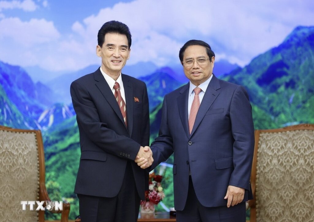 Thủ tướng Chính phủ Phạm Minh Chính tiếp Đại sứ Triều Tiên tại Việt Nam Ri Sung Guk. Ảnh: TTXVN