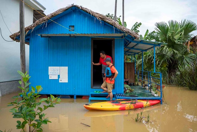 Thích ứng để sống chung với mưa lũ