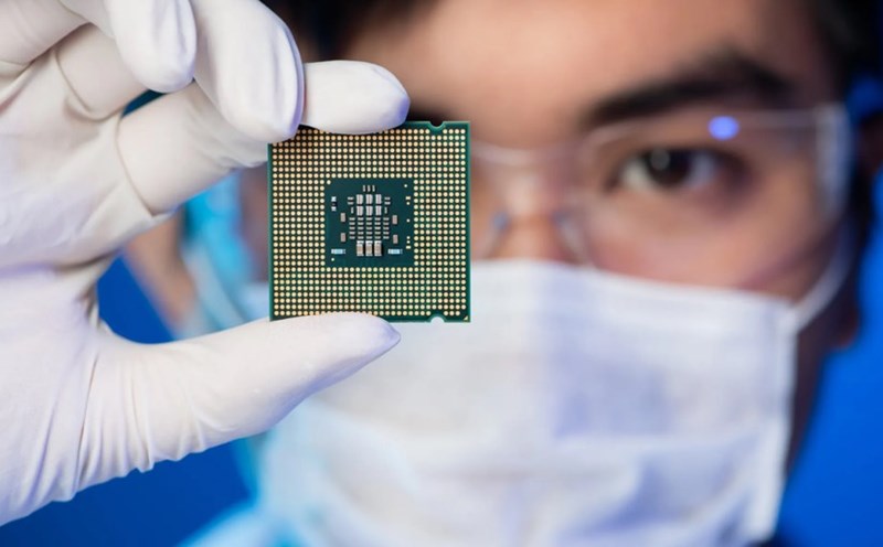 It is necessary to train at least 50,000 university-level or higher human resources to serve the semiconductor industry in Vietnam by 2030. Photo: Ha Anh