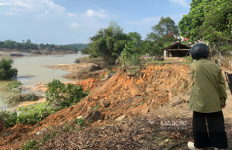 Khu vực sạt lở bờ sông Lô thuộc địa phận xã Bạch Lưu, huyện Sông Lô, tỉnh Vĩnh Phúc. Ảnh: An Vi