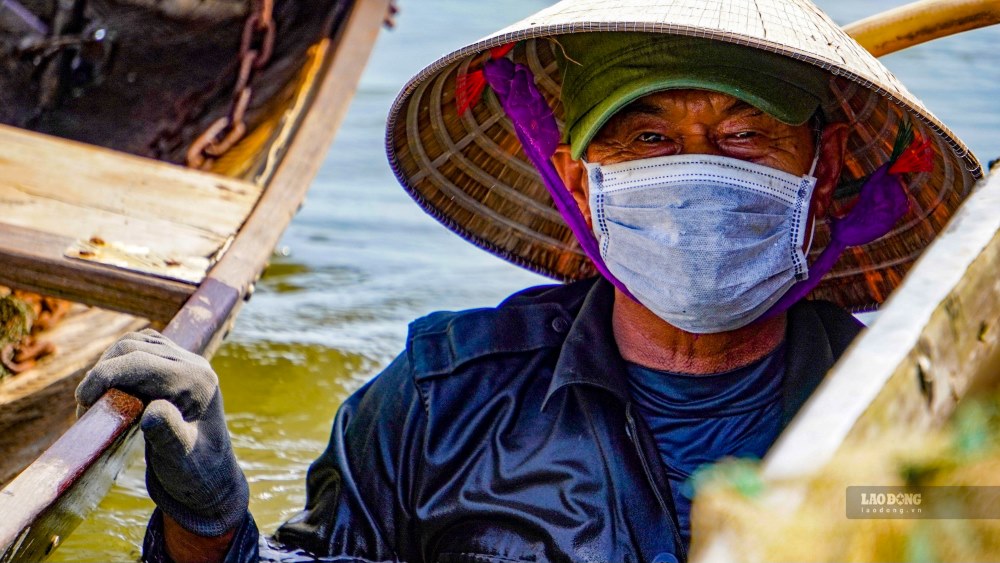 Net mat tham met cua nguoi dan ong mo tria, ngam minh duoi pha Tam Giang nhieu gio dong ho, toat len net dep lao dong vo cung tran quy.  