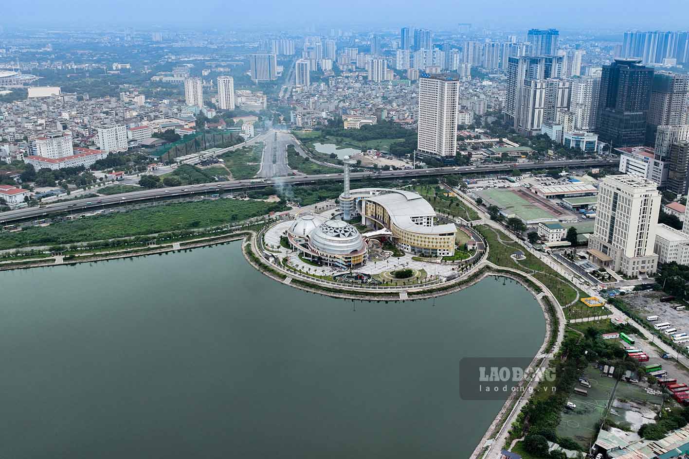 Du an xay dung Cung Thieu nhi Ha Noi duoc xay dung tren khu dat gan 40.000m2, tai khu vuc cong vien ho dieu hoa CV1 (Khu do thi moi Cau Giay, Nam Tu Liem, Ha Noi).