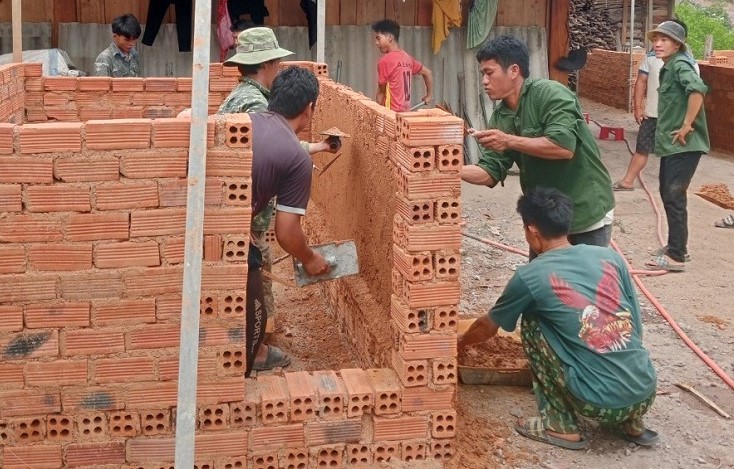 Mot lop hoc nghe xay dung duoc trien khai o huyen M'Drak. Anh: Bao Trung