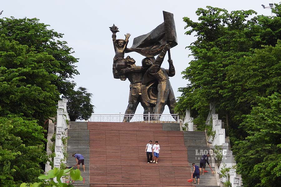 Doi D1 - noi dat Tuong dai Chien thang Dien Bien Phu vua duoc dau tu he thong chieu sang nghe thuat gan 15 ti dong.