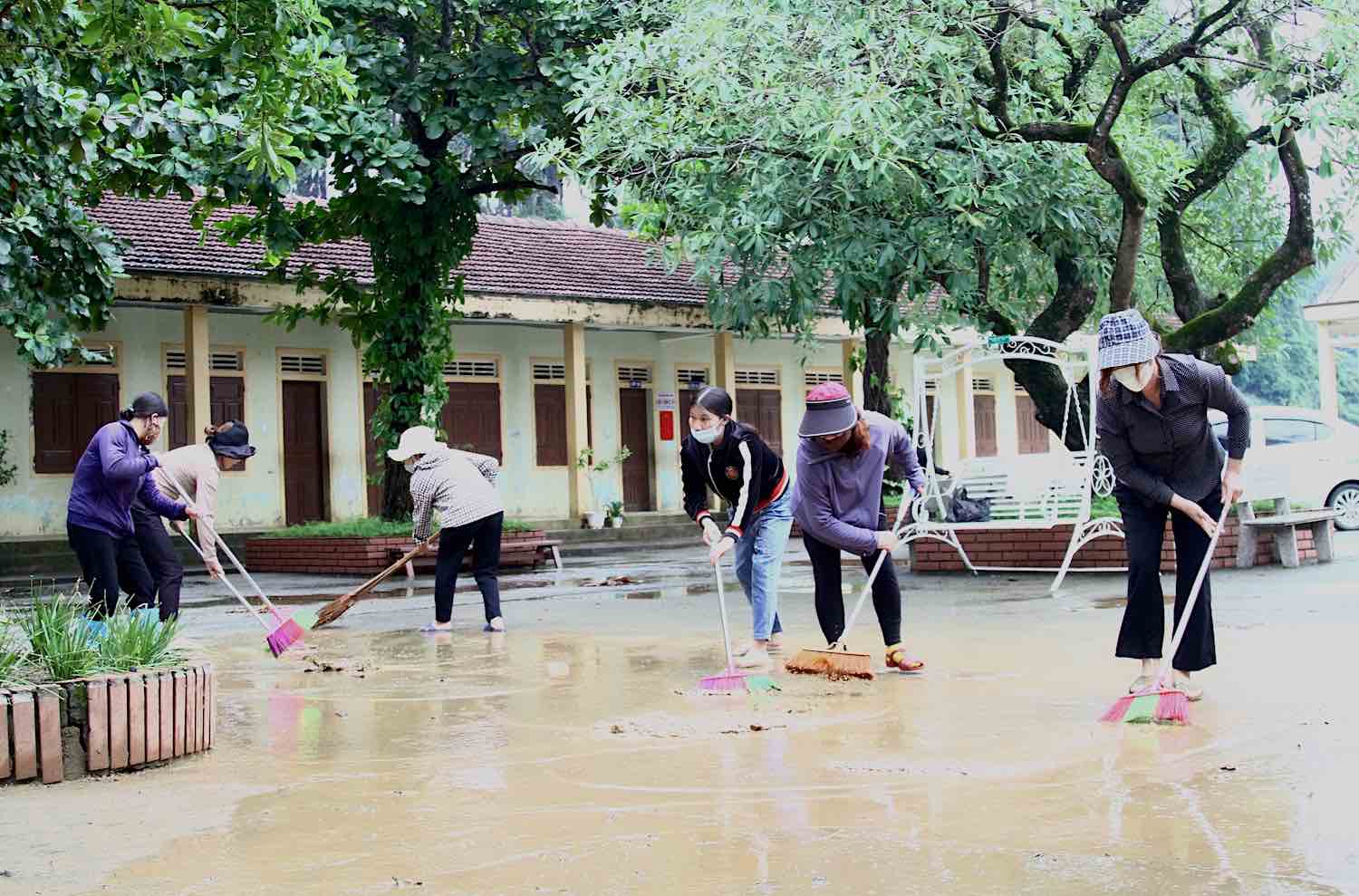 A school in Tan Hoa commune (Minh Hoa district, Quang Binh province) prepares to welcome students after the flood. Photo: C. Vo