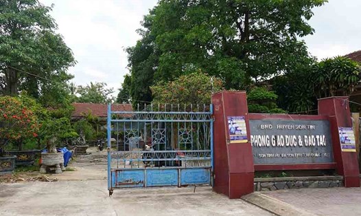 Trụ sở Phòng GDĐT huyện Sơn Tịnh, tỉnh Quảng Ngãi bị bỏ hoang 6 năm, trở thành nơi buôn bán cây cảnh. Ảnh: Viên Nguyễn